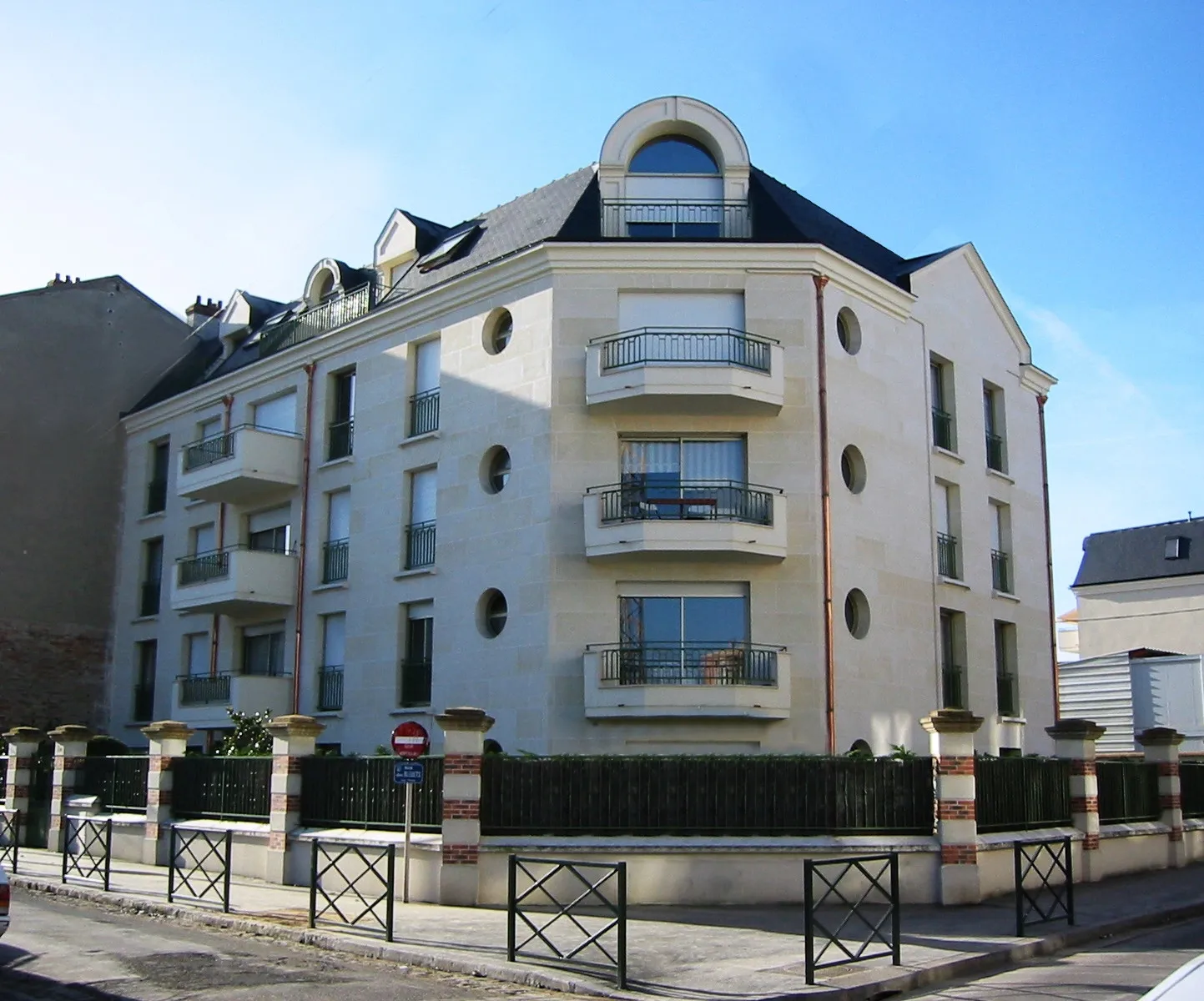 Immeuble réalisé par SIML au 2 bis rue des Bleuets, La Garenne-Colombes
