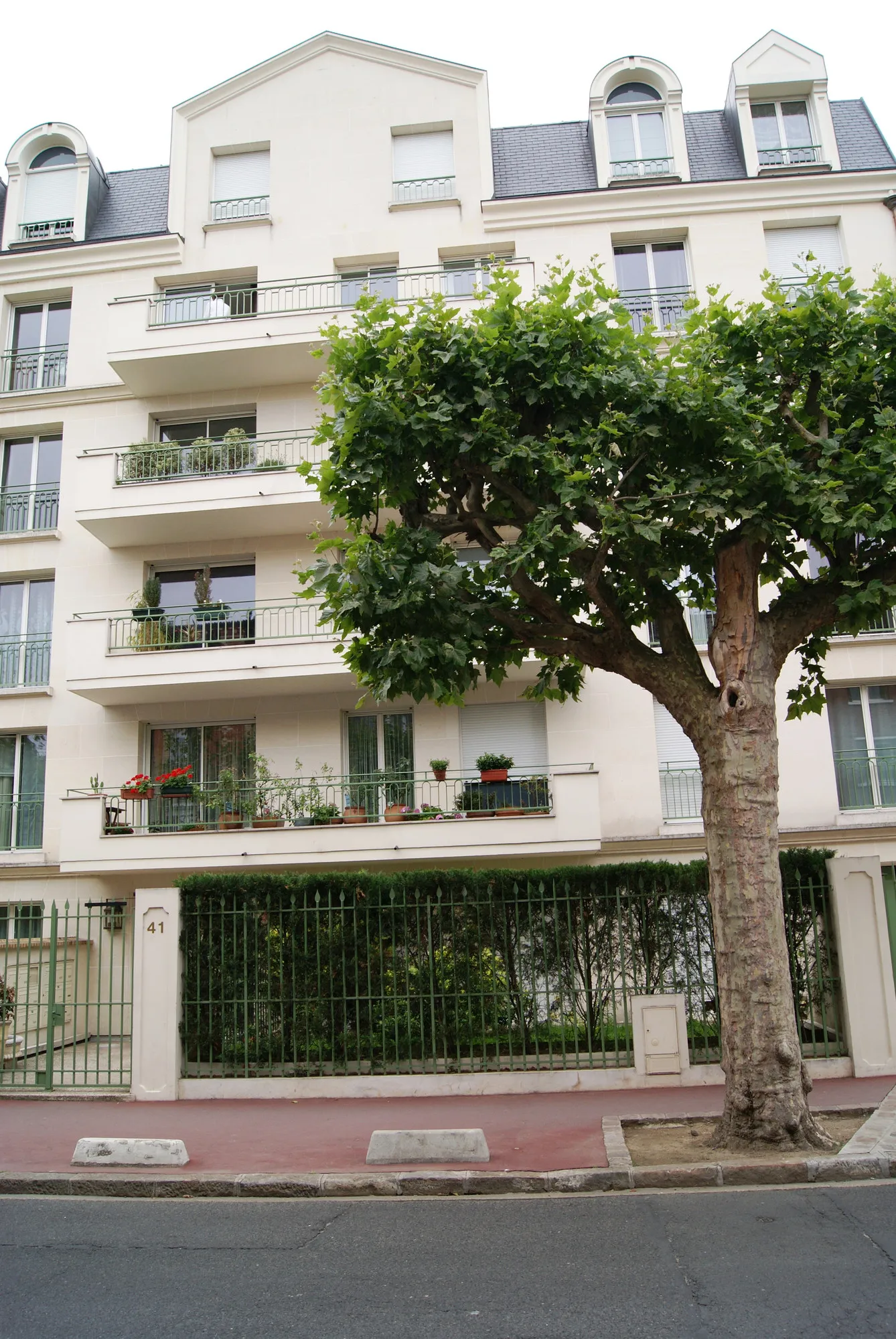 Immeuble réalisé par SIML au 41 rue de l'Aigle, La Garenne-Colombes