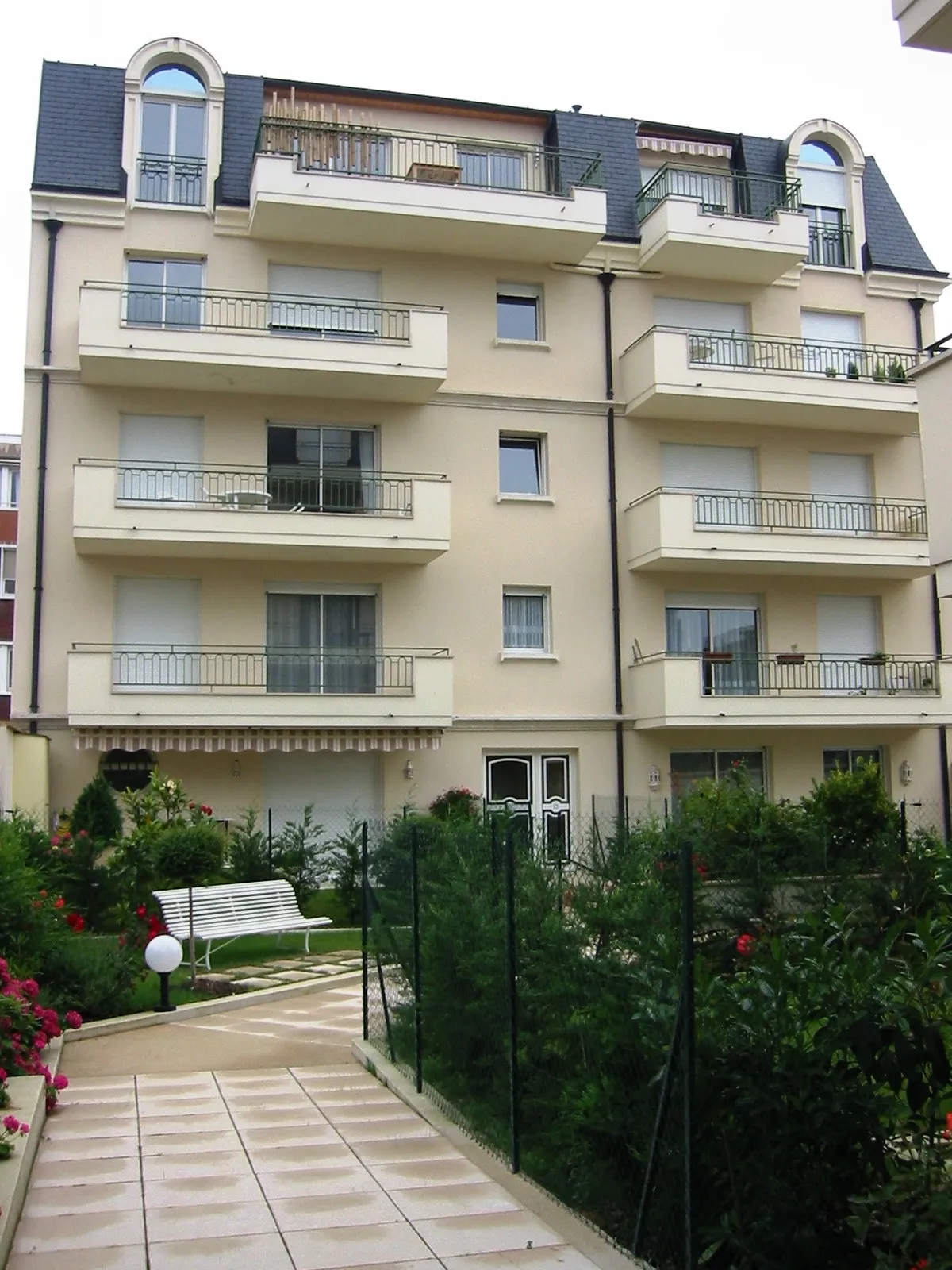 Immeuble réalisé par SIML au 55 rue Veuve Lacroix, La Garenne-Colombes